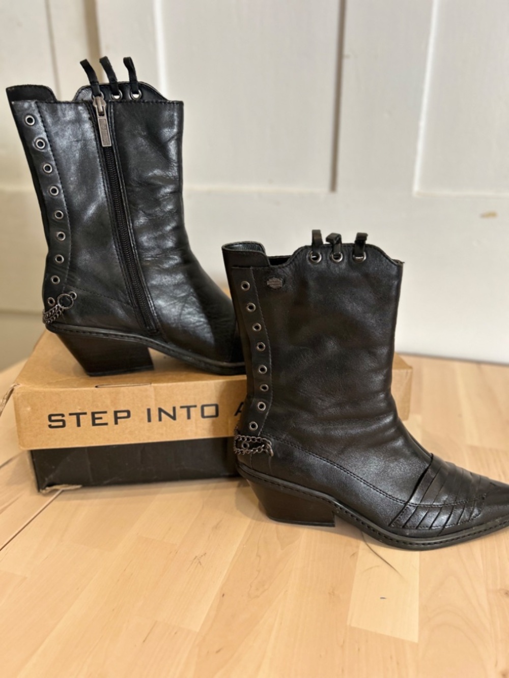 Harley-Davidson Women's Black Leather Stacked Heel Boot with Chain Detail - Picture 4 of 6